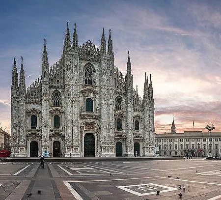 Amazing Modern Close Bocconi University Милан