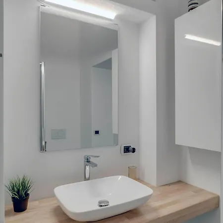 Amazing Modern Close Bocconi University Апартаменты